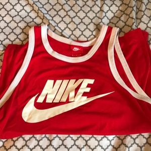 Medium Nike Red Tank
